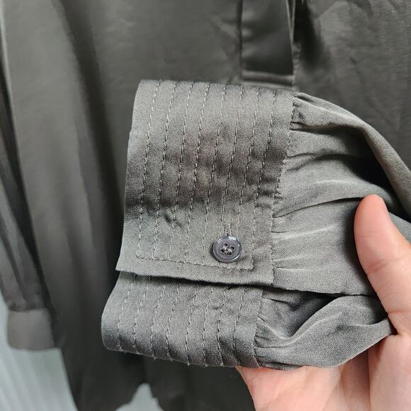 Vince Silk Shirred Drape Pullover Long Sleeve V neck Blouse in Frog - Picture 5 of 10